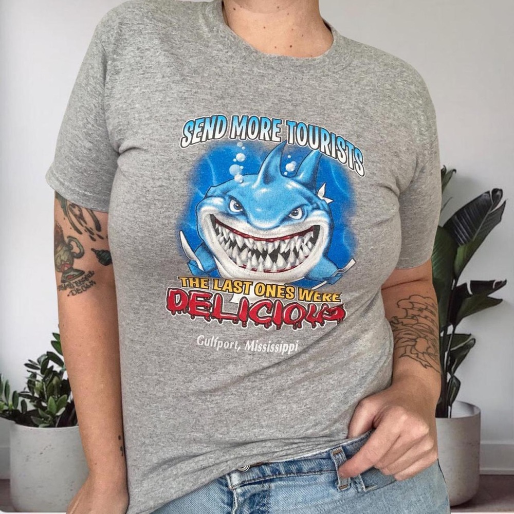 Vintage Y2K Mississippi Tourist Shark Graphic Tee Grey Small